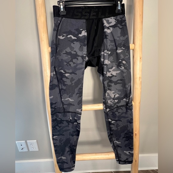 ✨Russell Med 32/34 warm base layer Black Camouflage Leggings - Picture 1 of 6